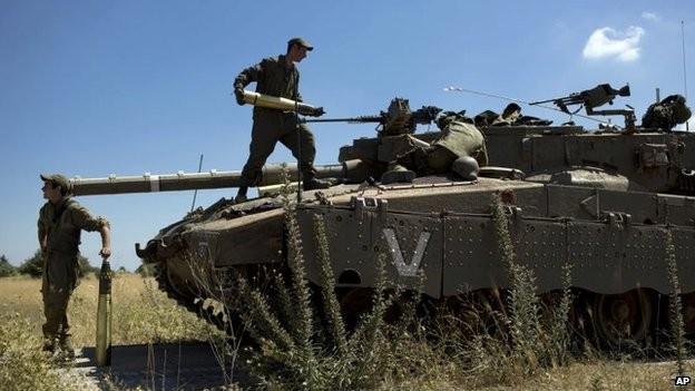 Israeli airstrikes hit Syrian military targets on Golan Heights - ảnh 1